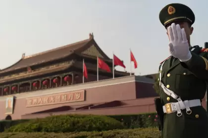 Estados Unidos prohíbe al personal gubernamental en China tener relaciones románticas o sexuales con ciudadanos chinos