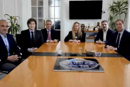 Javier Milei y Karina Milei junto a Cristian Ritondo y Diego Santillli
