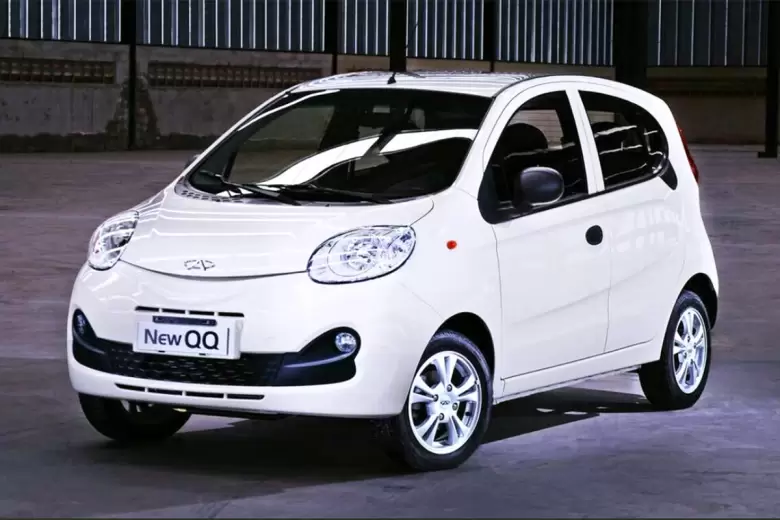 El primer Chery QQ sufrió un rediseño que buscó despegarlo del original, copiado del Daewoo Matiz/Chevrolet Spark.