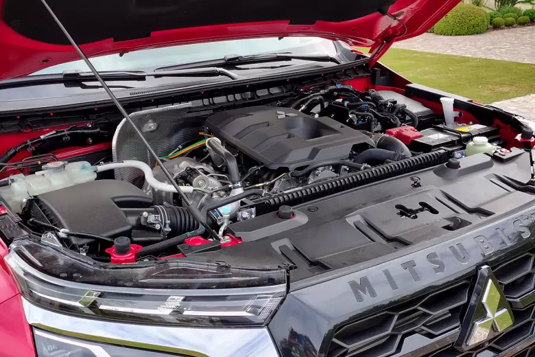 Su motor es un 2.4 turbo diesel de 184 cv y 430 Nm de torque, con caja AT6.