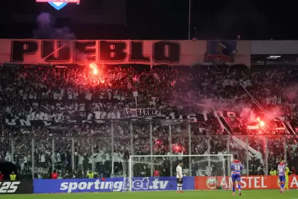 El partido entre Colo-Colo y Fortaleza se suspendió a los 70 minutos