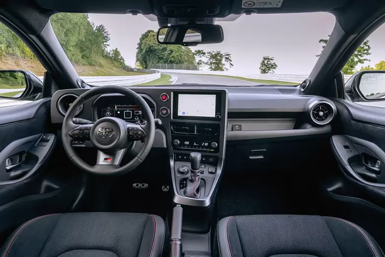 Los "puristas" lo prefieren con caja manual pero también está la versión automática, con levas al volante.