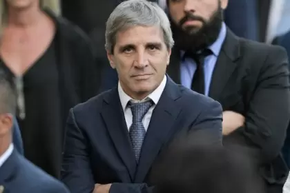 Dólares y bonos estuvieron quietos, pero la Bolsa y los ADR volaron. En el mundo hay inquietud y metales preciosos y criptomonedas refugio