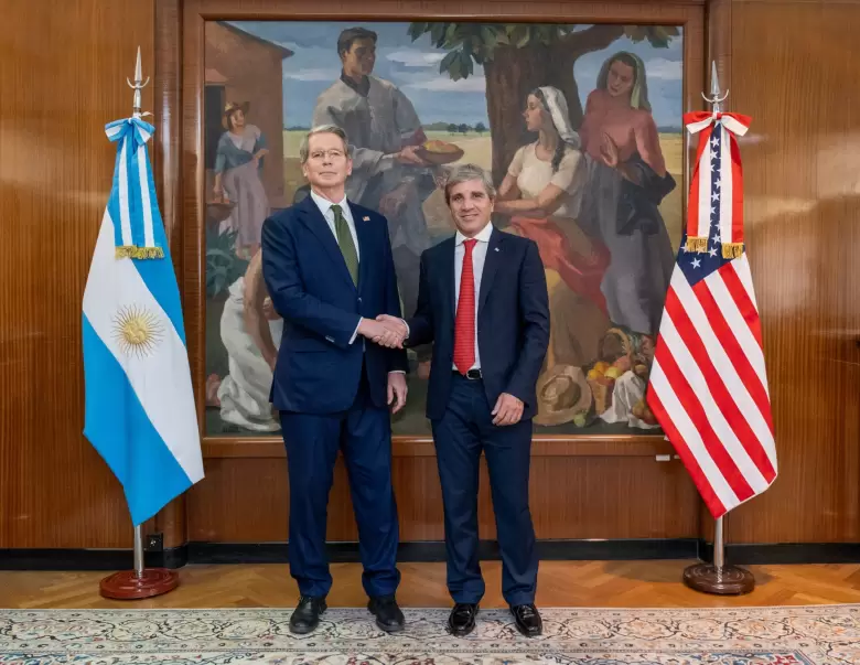 Bessent y Caputo, alineados.