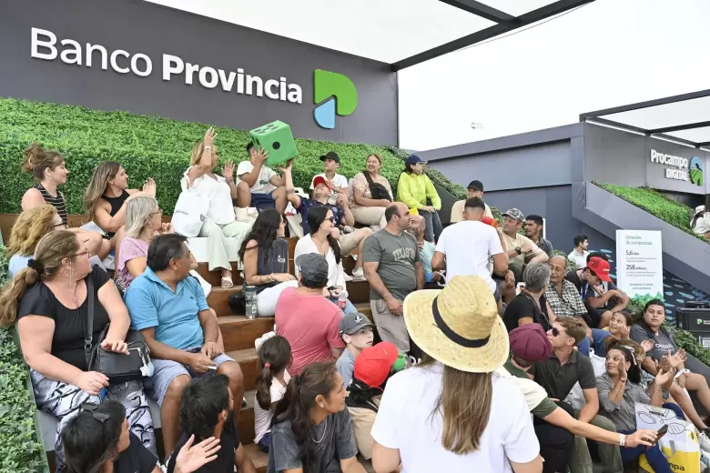 un recorrido fotografico por expoagro, el evento mas importante de la agroindustria