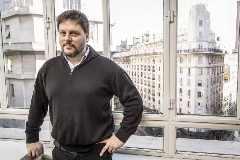 "Santoro sabe hablar mejor el idioma de las distintas tribus del peronismo de la ciudad"