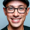 Shopify exige justificar por qué un humano es mejor que una IA antes de contratar a alguien