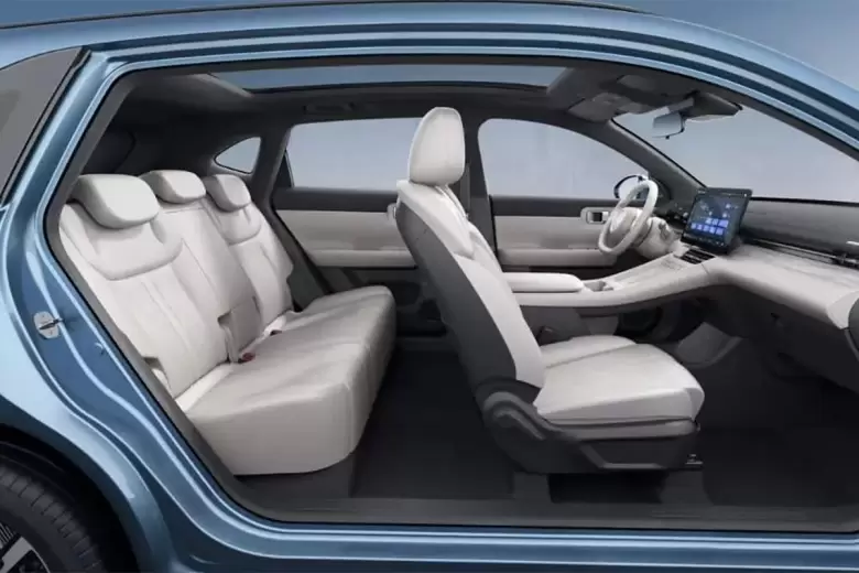 Es un SUV del segmento C que mide 4,74 m de largo y tiene 2,80 m de distancia entre ejes.