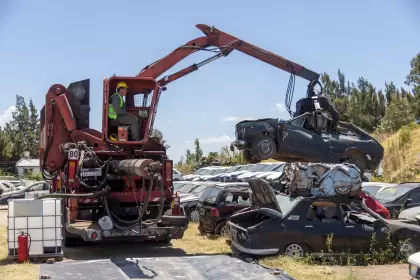 San Isidro: se compactaron más de 1.300 vehículos del depósito fiscal de Boulogne