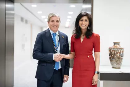 Caputo con la N°2 del FMI, Gita Gopinath.