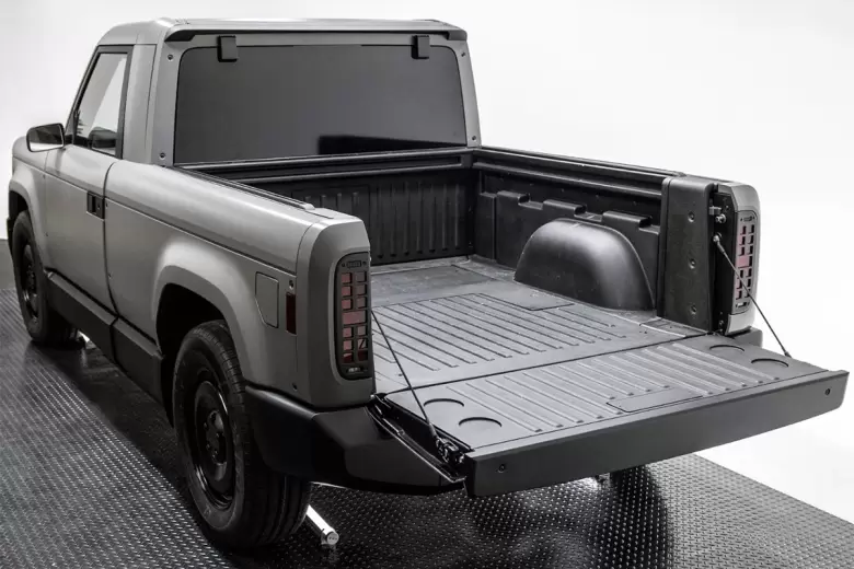 La caja de carga permite llevar hasta 650 kg, ideal para un uso urbano y cumplir con tareas no muy exigentes.