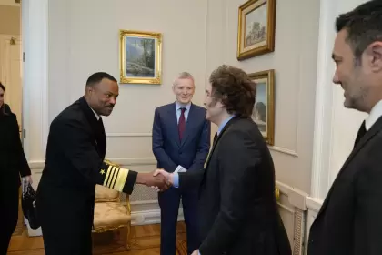 Javier Milei recibió a una visita clave de Estados Unidos para reforzar la cooperación militar