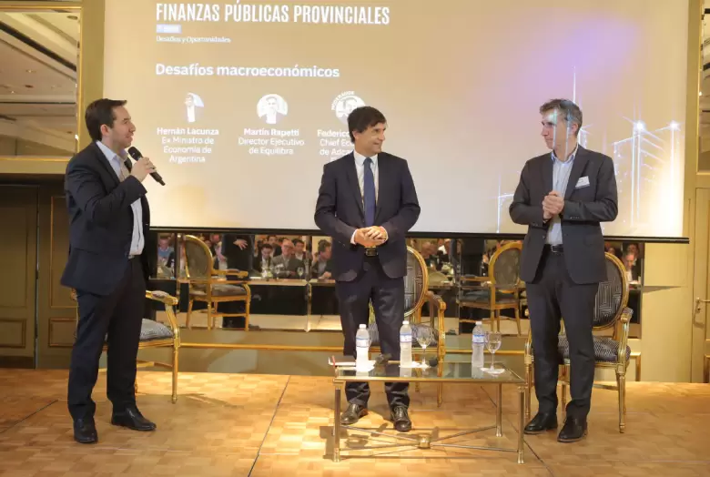 El evento Finanzas Públicas Provinciales realizado por Adcap Grupo Financiero.