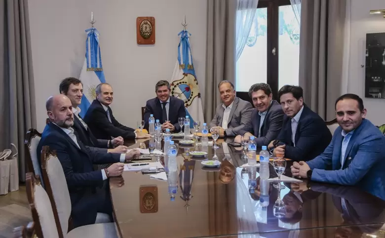 El anuncio se realizó en la Casa de Gobierno de San Juan y contó con la presencia de autoridades provinciales y directivos de Genneia