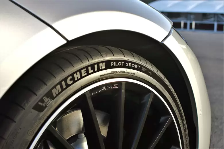 Michelin reconoce que el mercado de autos eléctricos es muy incipiente pero que es importante acompañar su crecimiento.