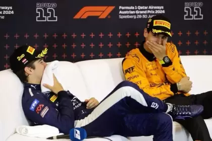 Colapinto junto a Bortoleto, el piloto brasileño de Sauber