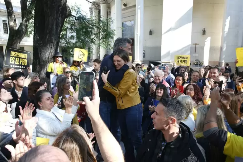 Mauricio Macri y Silvia Lospennato en campaña.