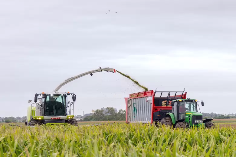 Fuerte suba de los patentamientos de cosechadoras y los tractores durante abril.