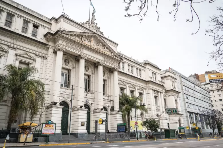 YPF, Techint y EY buscan talento joven en la UBA: cuándo y cómo postularse