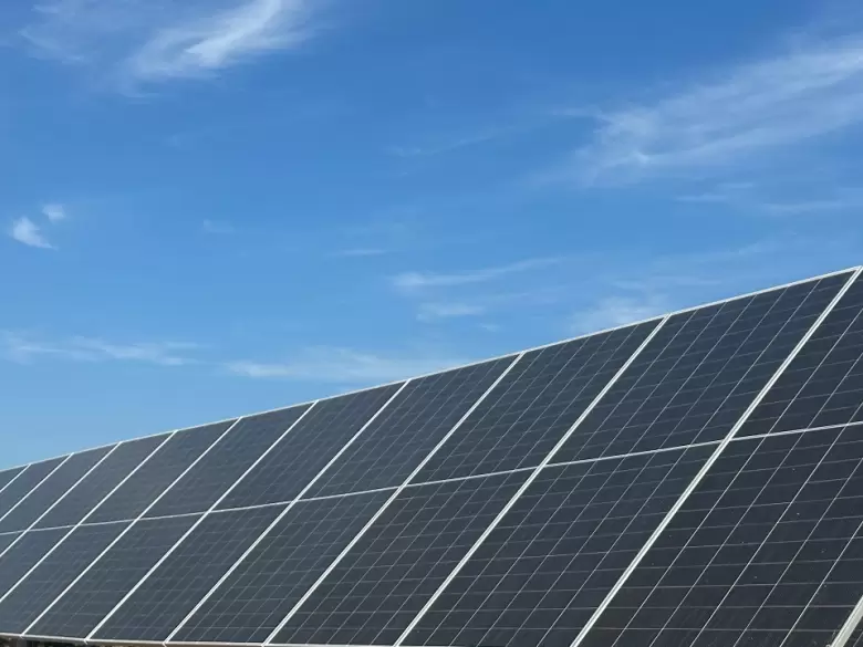 Se inyectarán más de 77.000 MWh anuales de energía limpia a la red eléctrica nacional, evitando la emisión de unas 185.000 toneladas de CO2