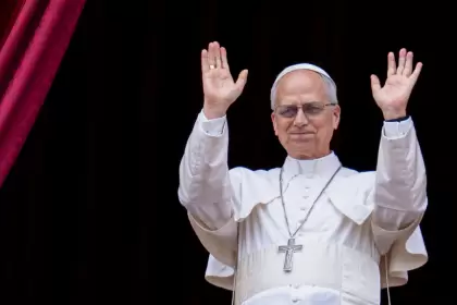 León XIV marca la cancha: definiciones sobre aborto, LGBT y paz global