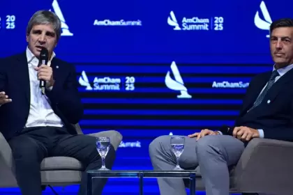"No es un blanqueo", insistió Caputo. Pero el Gobierno va por los dólares informales y quiere menos controles.