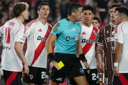 Yael Falcón Pérez, el árbitro del partido entre River y Platense por los cuartos de final del Torneo Apertura