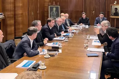 Automotrices se reunieron con Caputo y le adelantaron que el mercado crecerá 50%