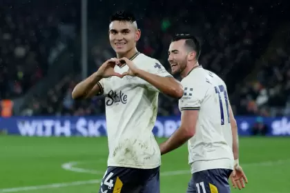 Alcaraz firmó un contrato de cuatro años con Everton