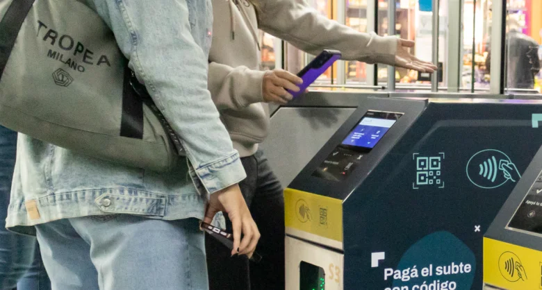 Ya se puede pagar el subte con QR sin estar conectado a Internet - e