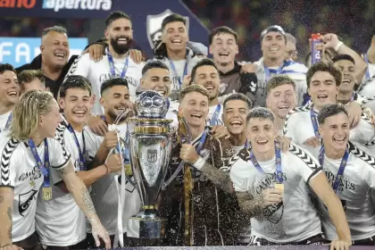 Platense espera por el ganador del Clausura en un duelo que cerrar la temporada del ftbol argentino.