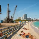 Los argentinos gastan más dólares en turismo al exterior que lo que produce Vaca Muerta