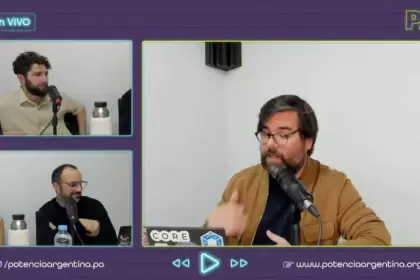 En relación con los desafíos legales y éticos, señaló: "Estamos todos manejando autos a 300 km por hora y algún semáforo hay que poner".