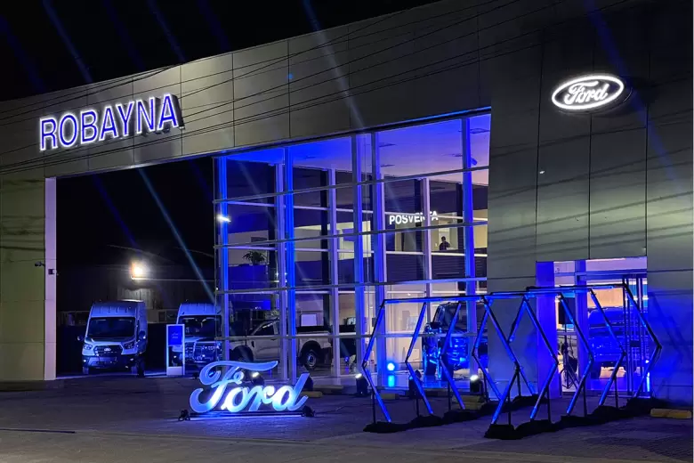 El nuevo concesionario Robayna es el duodécimo de la marca en incorporar los estándares del programa Ford Signature Dealer.