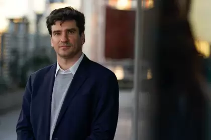 "Rutas destruidas no son eficiencia", advierte el economista Lorenzo Sigaut Gravina.