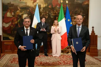 Argentina e Italia sellan acuerdo estratégico para exportar GNL al mundo