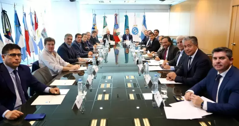 Los gobernadores están pidiendo un "super IVA" y el gobierno nacional no la está viendo