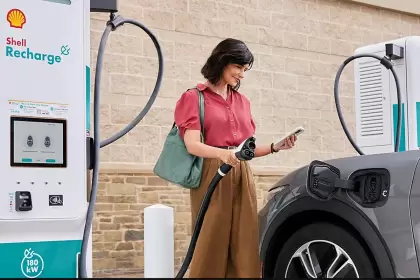 Una encuesta revela una dispar adopción de los autos eléctricos a nivel mundial