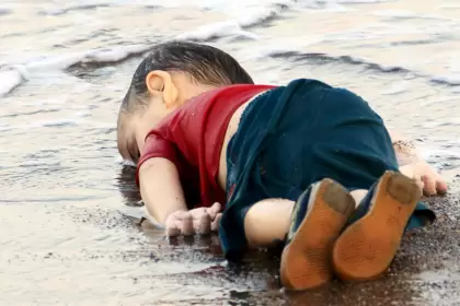 Aylan Kurdi en las costas de Turquía. La foto de la crisis migratoria siria de 2015.