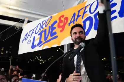 Sorpresa en Nueva York: Mamdani vence a Cuomo y sacude las primarias demócratas