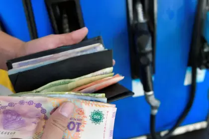 Un proyecto de ley busca obligar a las petroleras a informar con 72 horas de anticipación cualquier suba de precios.