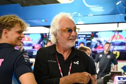 Briatore comentó que "es una buena oportunidad tanto para el equipo como para él de seguir impulsando su desarrollo"