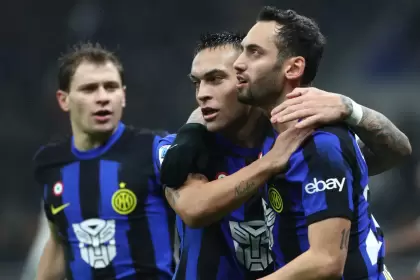 Martínez y Calhanoglu comparten equipo desde 2021