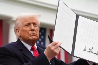 GUERRA COMERCIAL: Trump anuncia aranceles del 25% a sus principales aliados