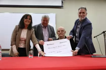 Martín Caparrós, Honoris Causa en la UBA: historia, emoción y una dura crítica al país