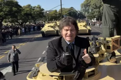 El kirchnerismo denuncia que tuiteros libertarios quieren "dinamitar el Congreso" y sacar "tanques a la calle"