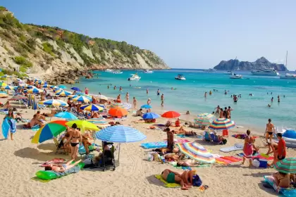 Desde los yates de Lamine Yamal hasta la Bresh: Ibiza combina energía mística, fiestas legendarias y networking global que seduce a la élita criolla.
