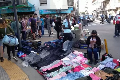 Boom de la piratería y caída récord en los manteros: qué pasa con la venta ilegal en CABA
