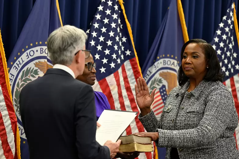 Lisa Cook, asumiendo con gobernadora de la Fed.