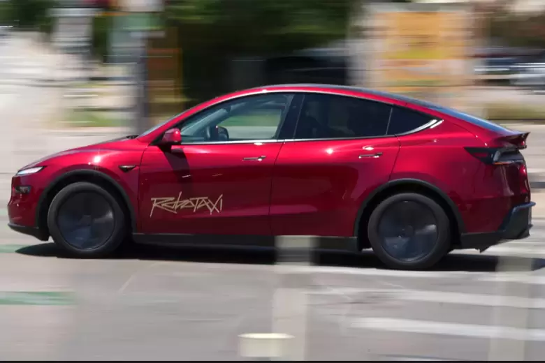 El servicio de robotaxi de Tesla comenzó a operar en Austin, Texas, como prueba piloto.